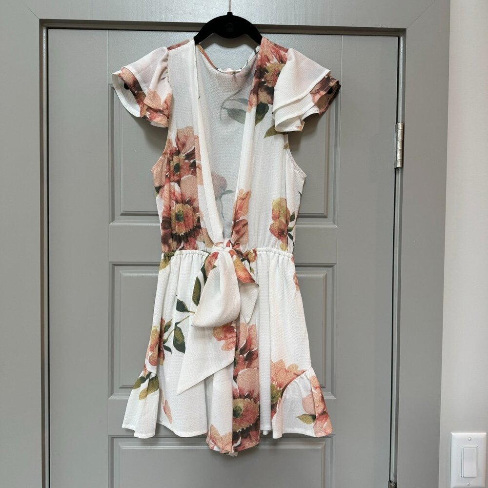 LUXXEL | White Floral Deep V Tie Front Romper Size Small
